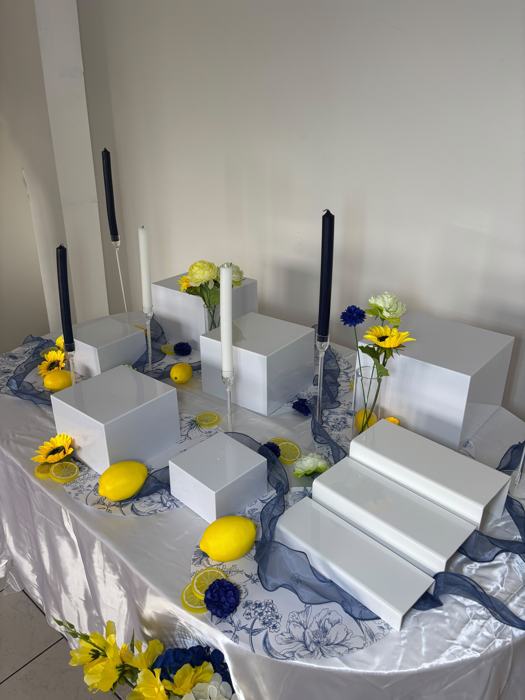 Présentoirs blancs, bleu & citron
